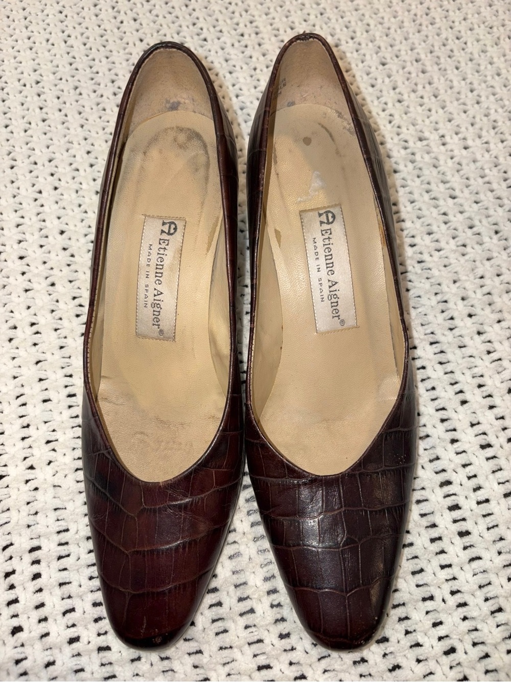 Etienne Aigner Women’s Burgundy Faux Alligator Leather Pumps w/3” Heel; Size 8 - Picture 5 of 8